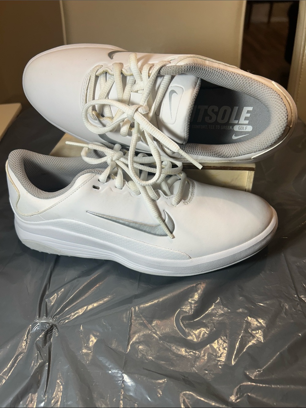 Nike Vapor Spikeless Golf Shoes with Silver Swoosh Accent (W) Size:6.5 EC